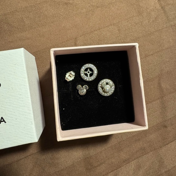 Authentic Disney Pandora Silver Stud Earrings with halo - Picture 3 of 4